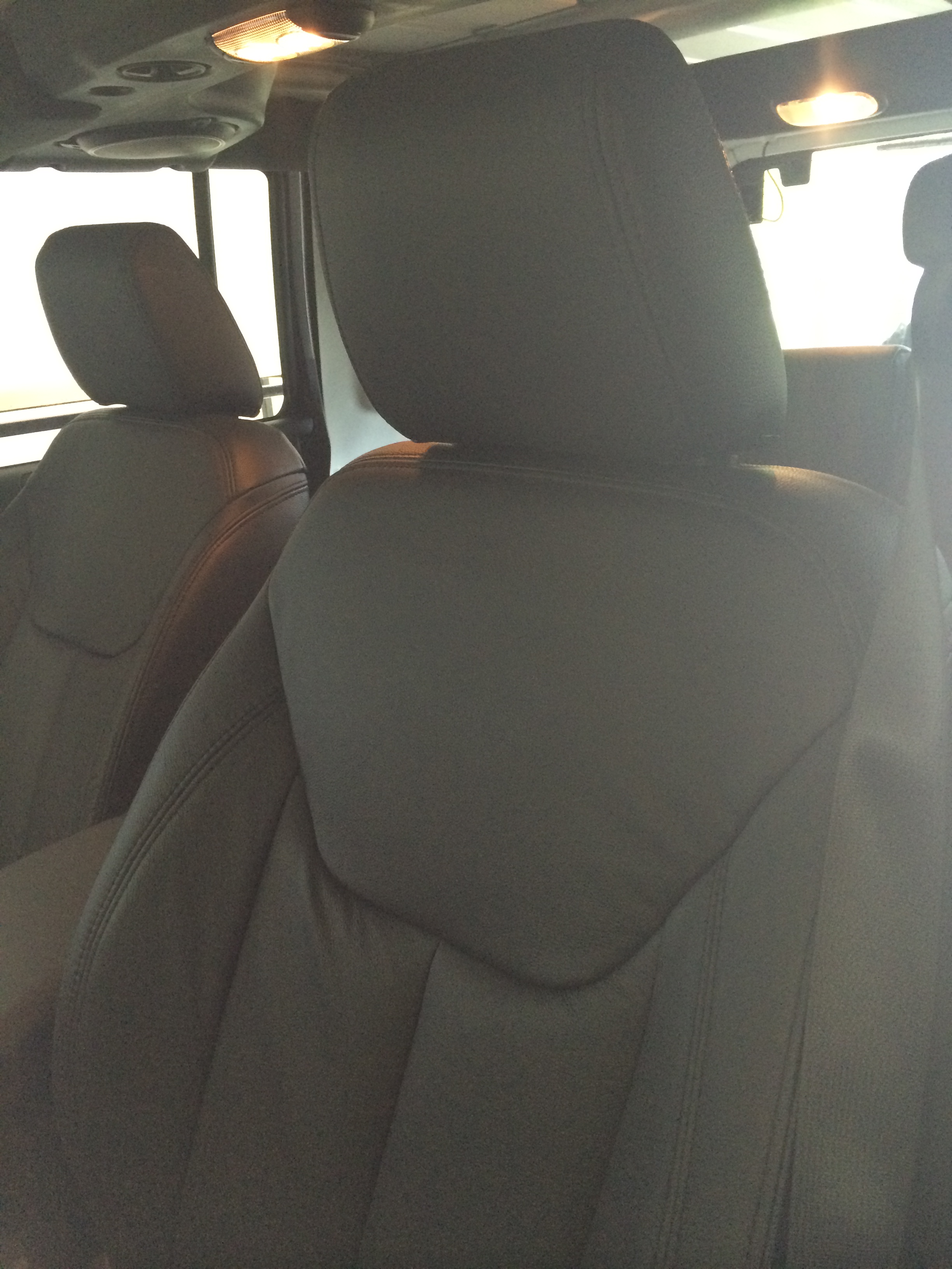 generic leather seats with no "SAHARA" stitching in the headrests