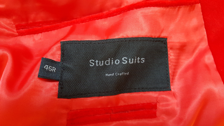 Inside label showing size 46, 6 sizes larger than ordered.