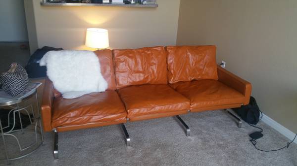 picture of the actual sofa