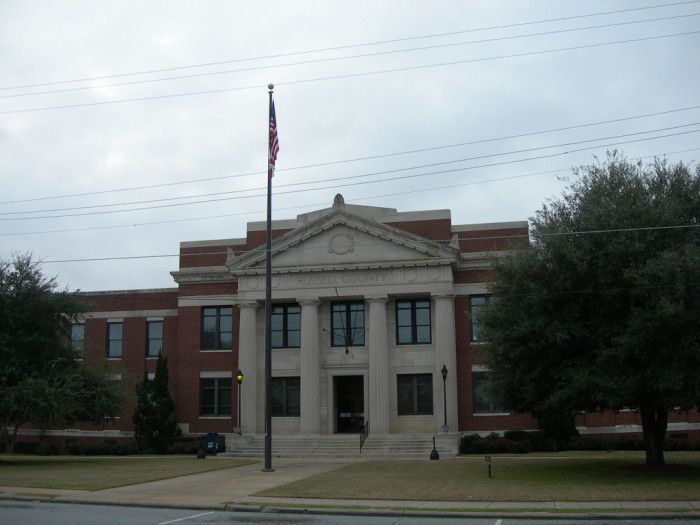 Russell  county    court  house 