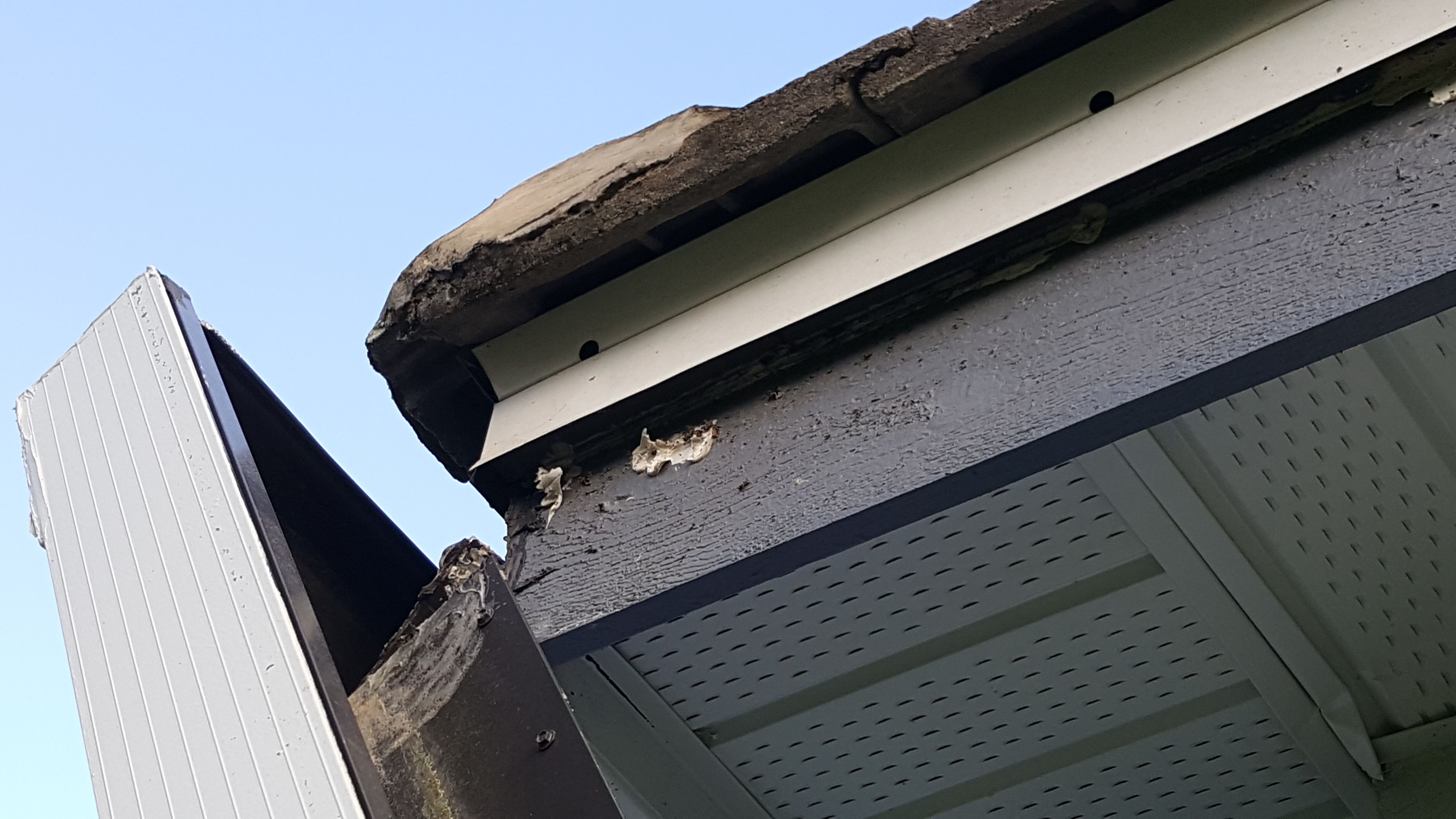 Badly installed gutter