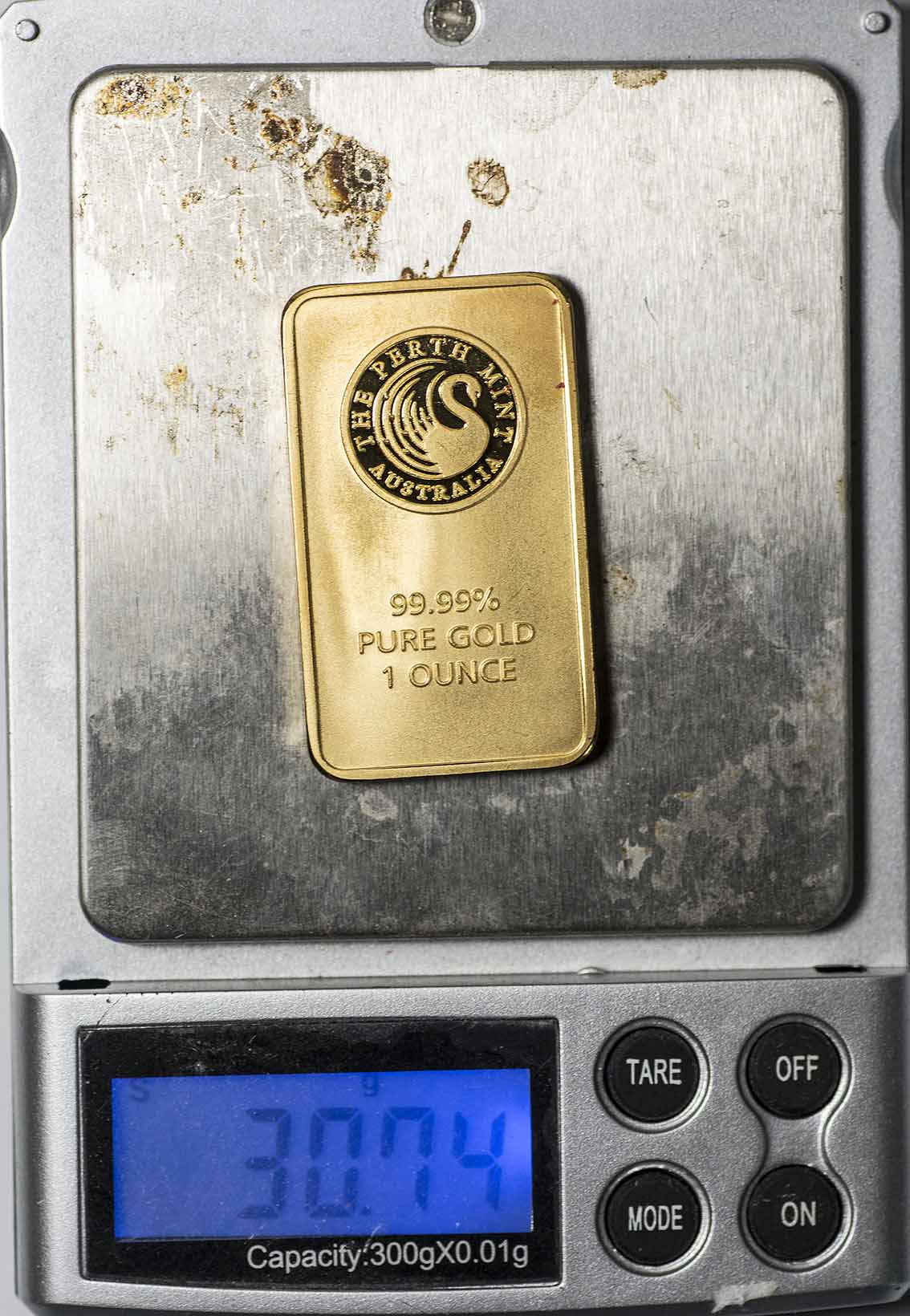 If you take the 1 oz Perth Mint gold bar out of the assay card and weigh it you'll find it's under weight. It weighs 30.74 grams while a genuine bar weighs 31.104 grams. 