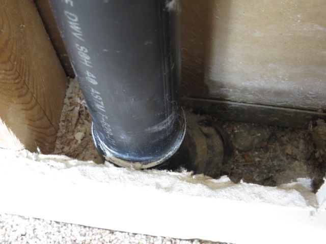 Pipe with no leak, bone dry area