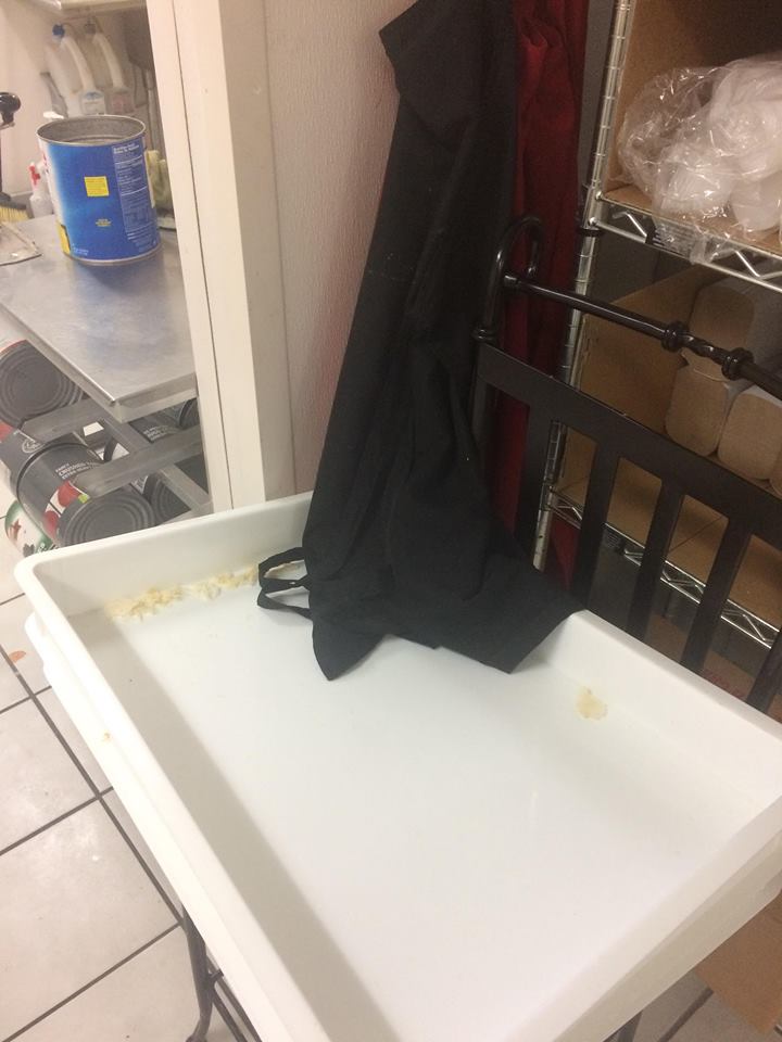 dirty apron on food tray 