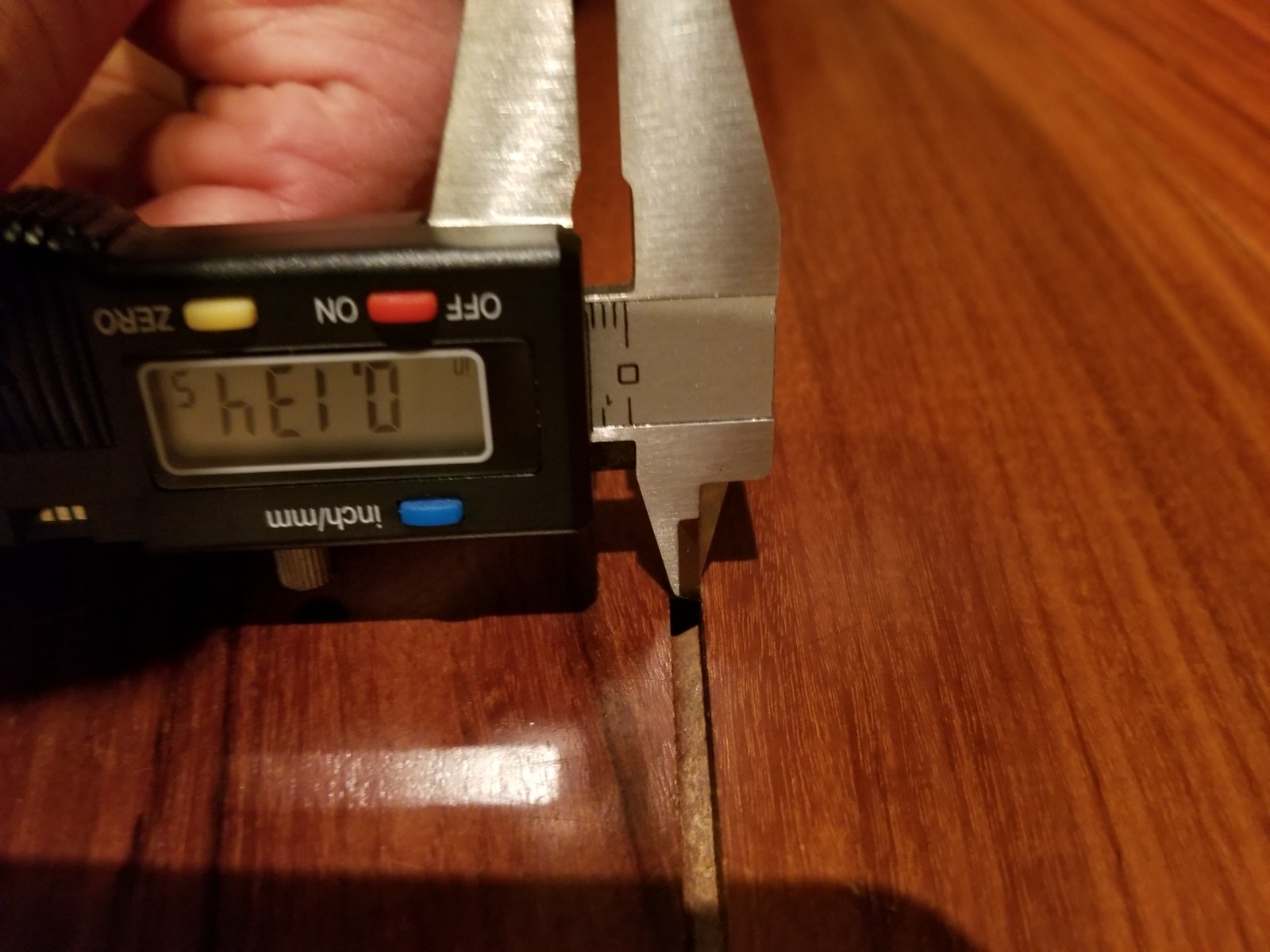 Micrometer measuring the gaps