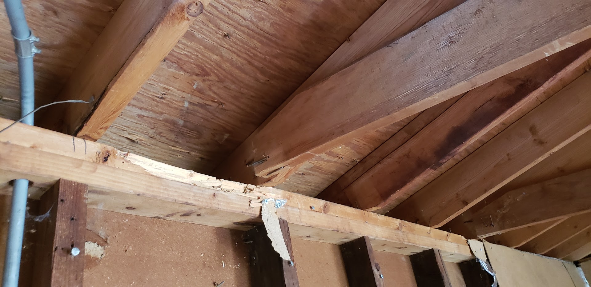 Wall plate cracked, rafter tie was previously down