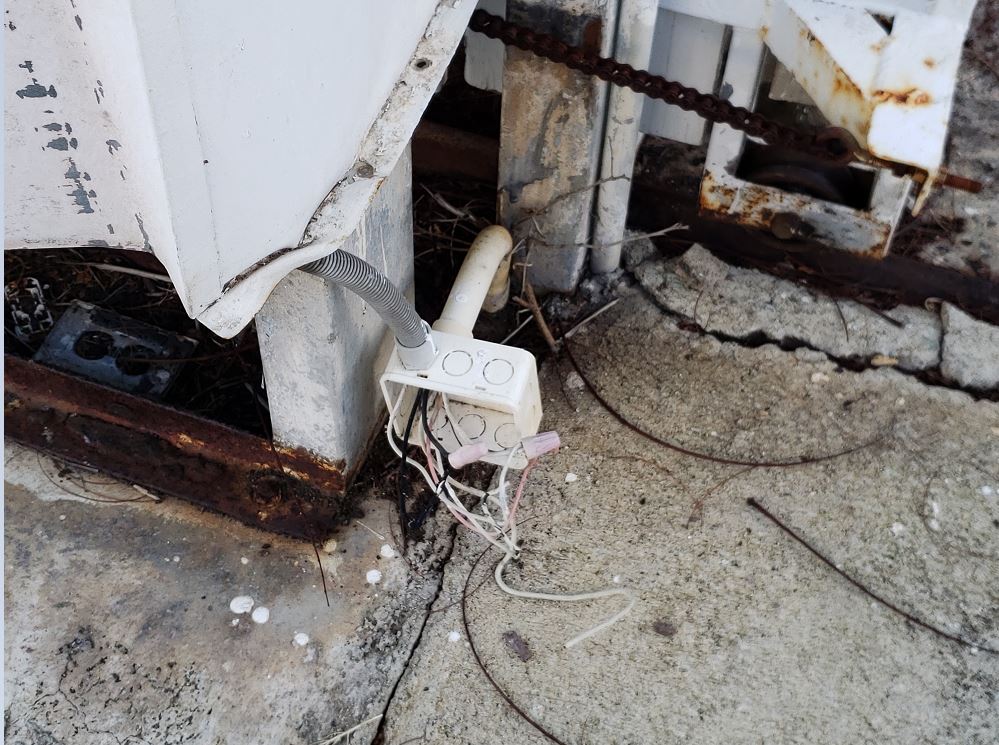 Exposed wires to gate - inoperable - safety