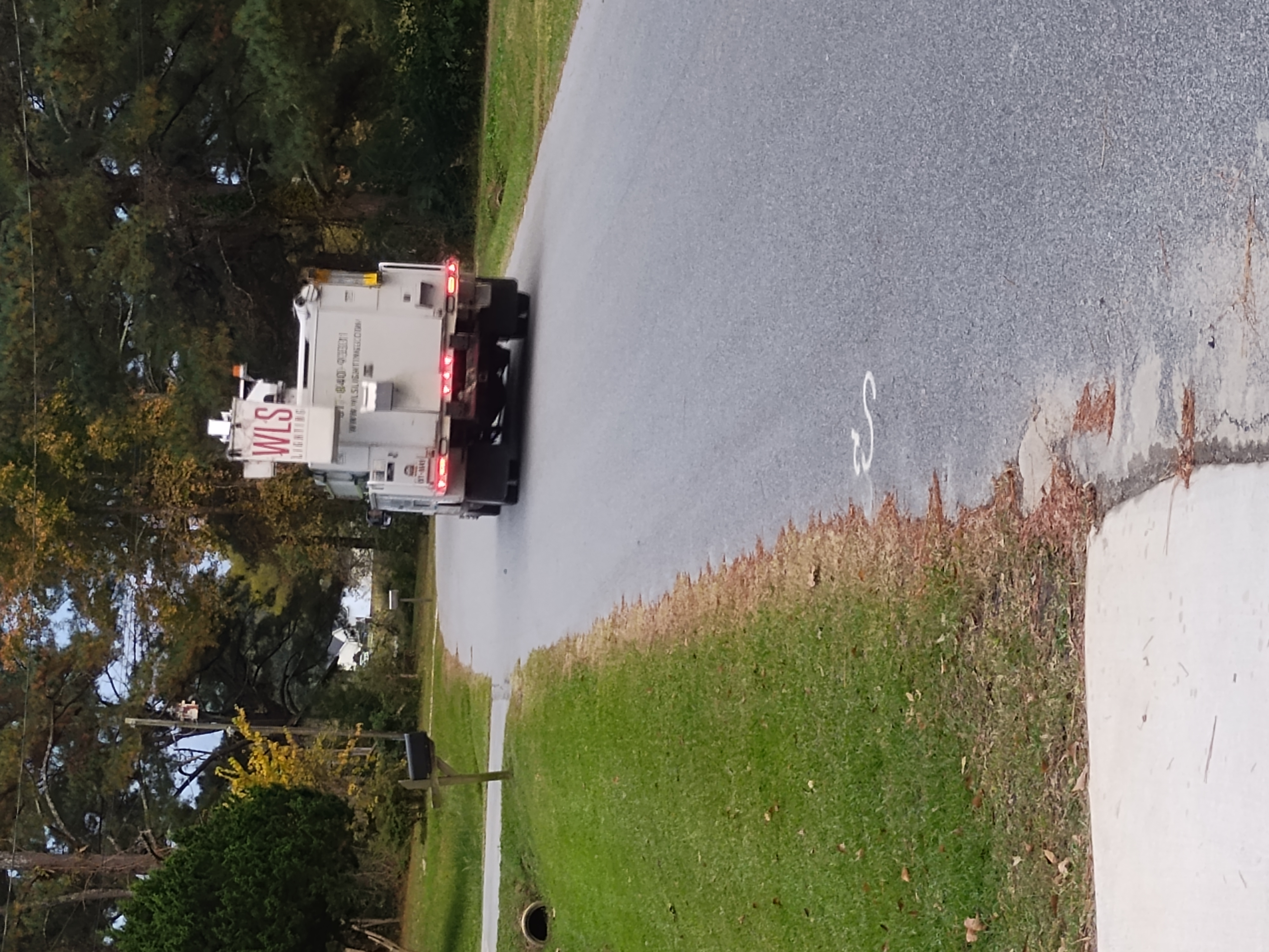 WLS Lighting truck driver leave off Roosevelt Rd 