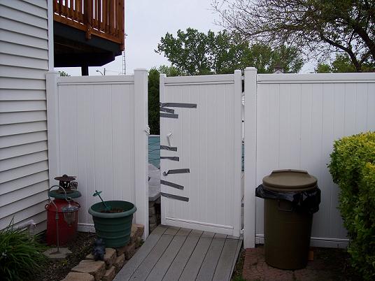 Lowes Vinyl Fence Safety Gate To Protect Children From An In Ground Swimming Pool
