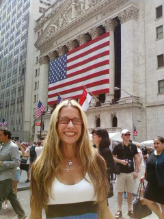 MARY PRANTIL CRIMINAL SCHEMER POSES IN FRONT OF OLD GLORY WHILE USING LEGAL AID TO FILE FRIVILOUS LAWSUITS ON THE CITY OF NEW YORK 