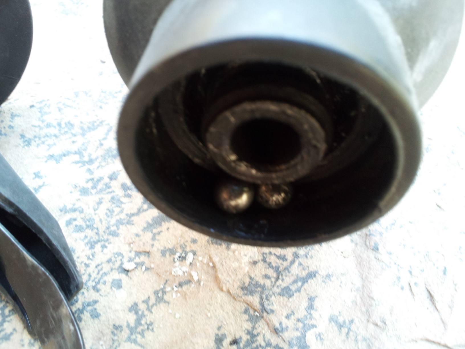 Broken clutch with ball bearings fallen out