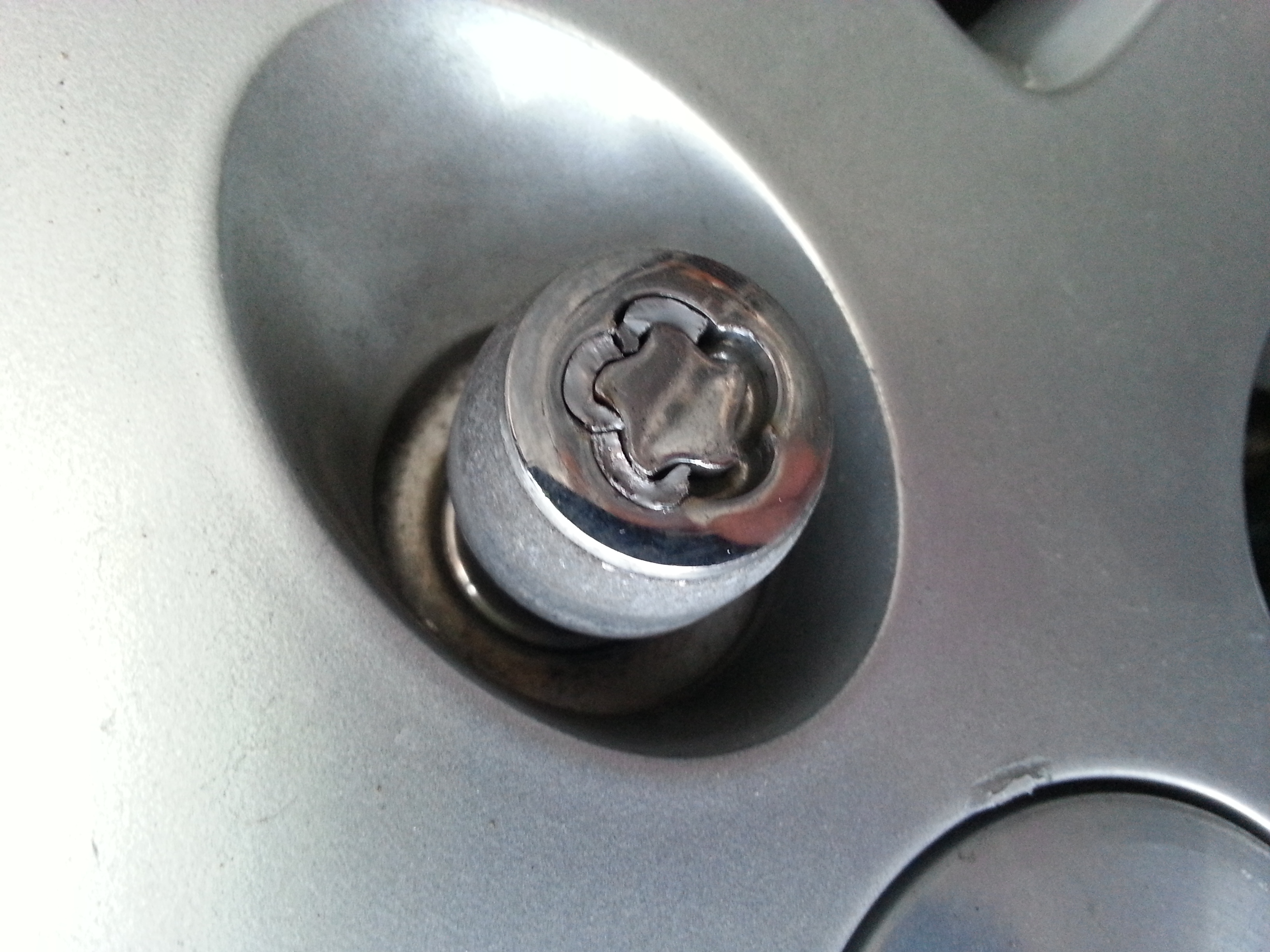 Photo of key broken off in my wheel lock. 