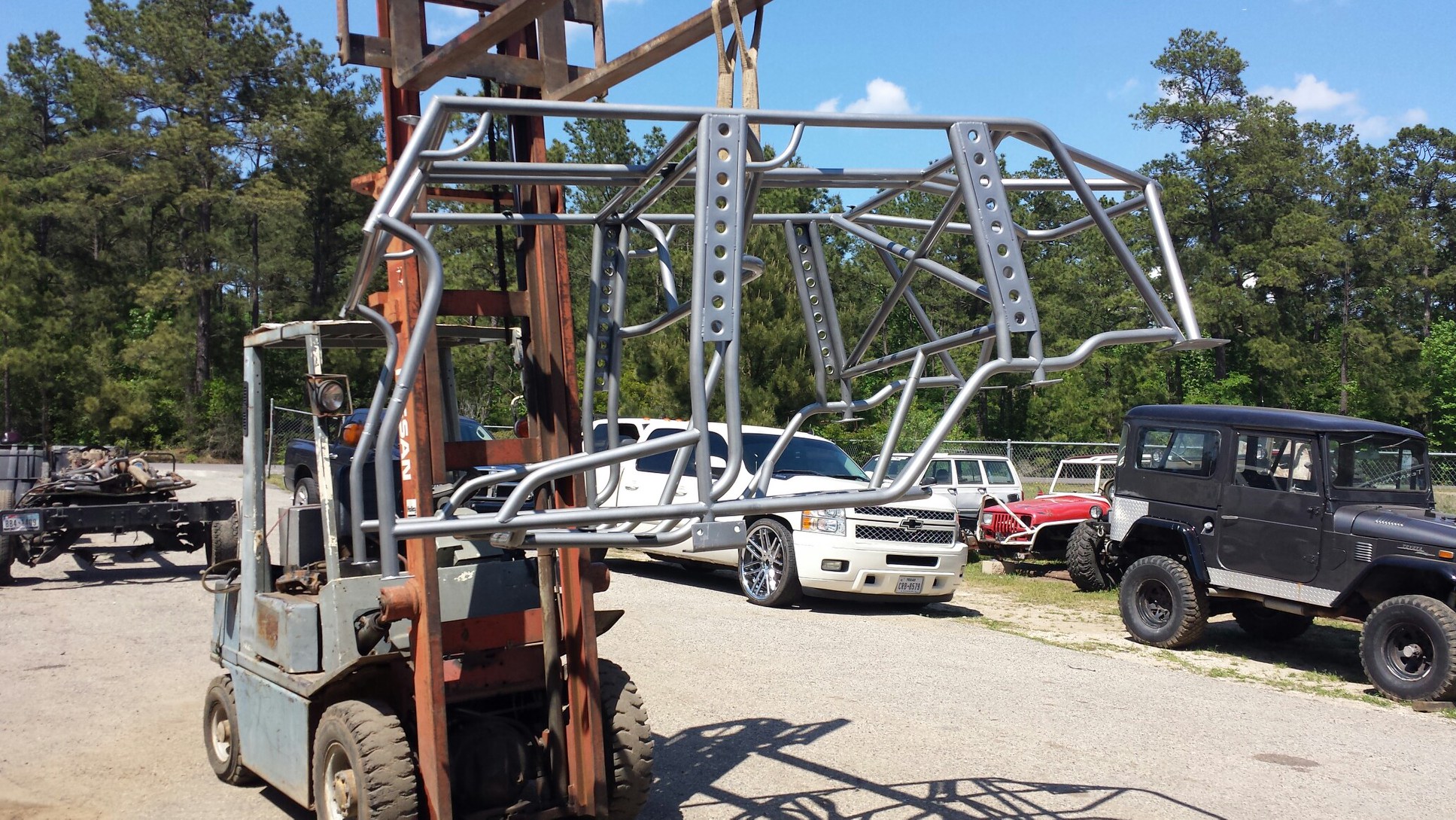 A powder-coated, remove-able JK 4-door roll cage. This is not holly wood CGI, but instead  a real photograph.    