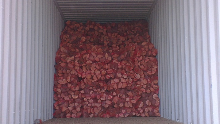 PHOTO OF A CONTAINER WITH BAGS LOOSE