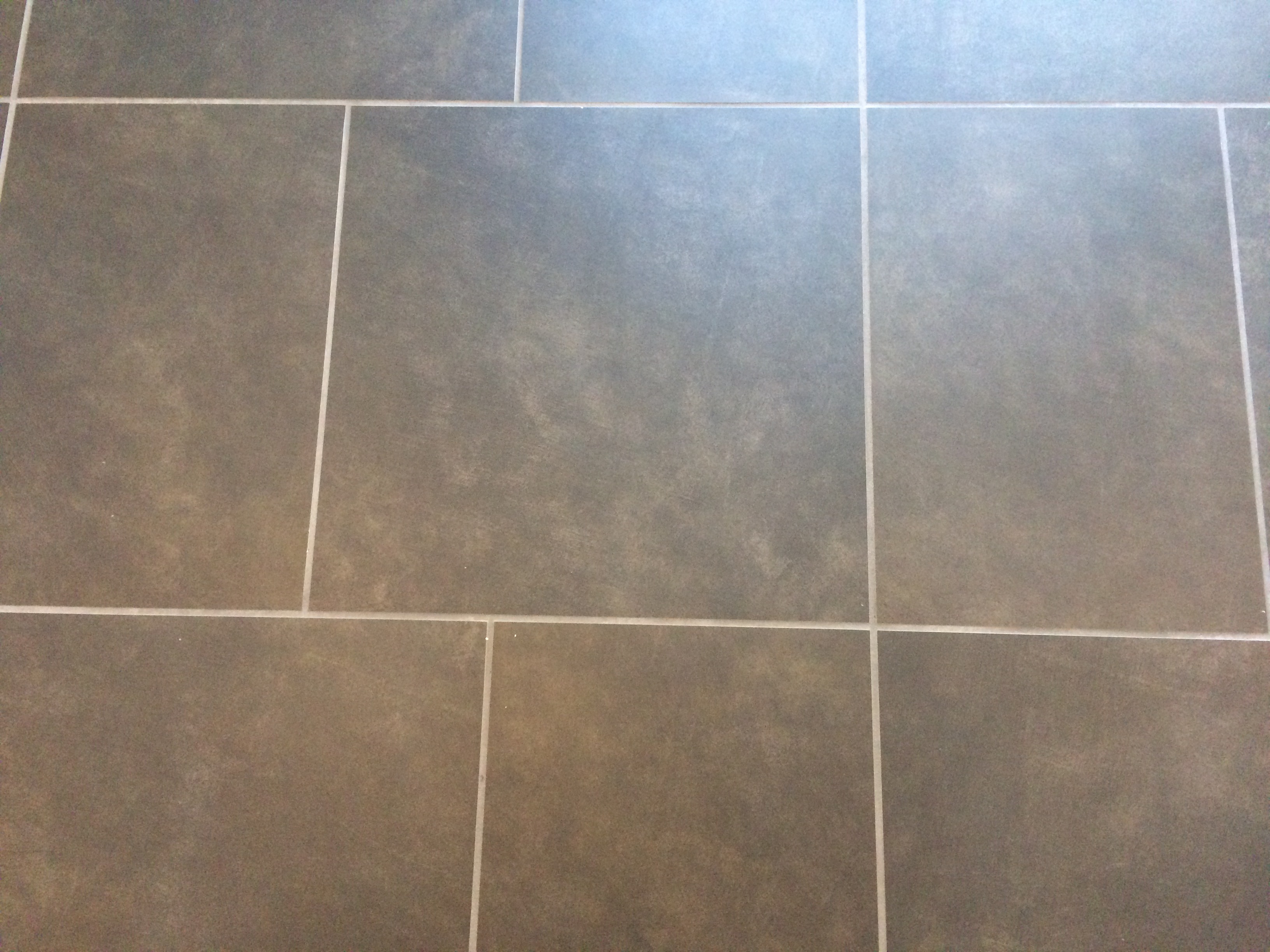 Flooring with improper grout color 