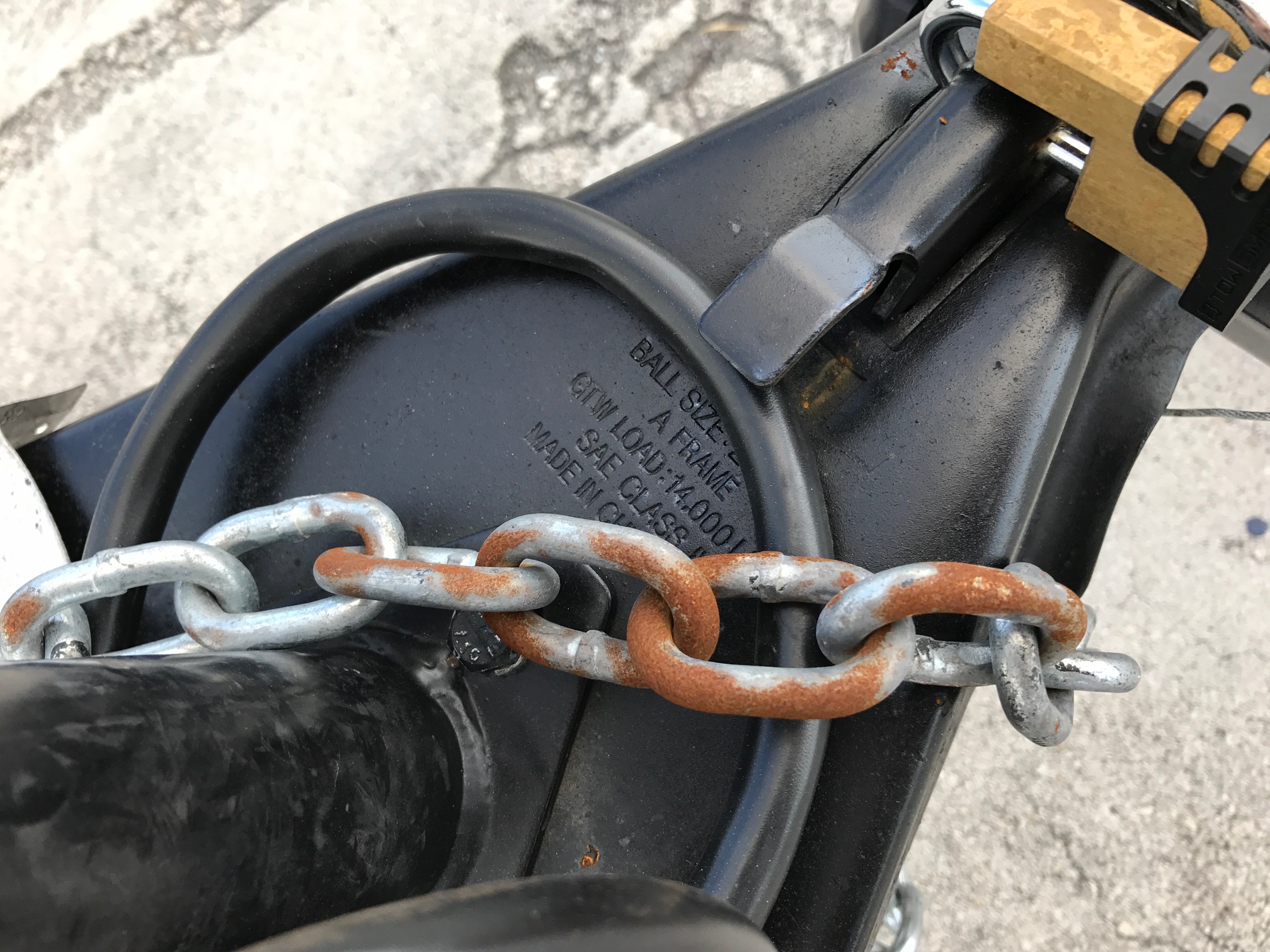 Rusted chains at delivery