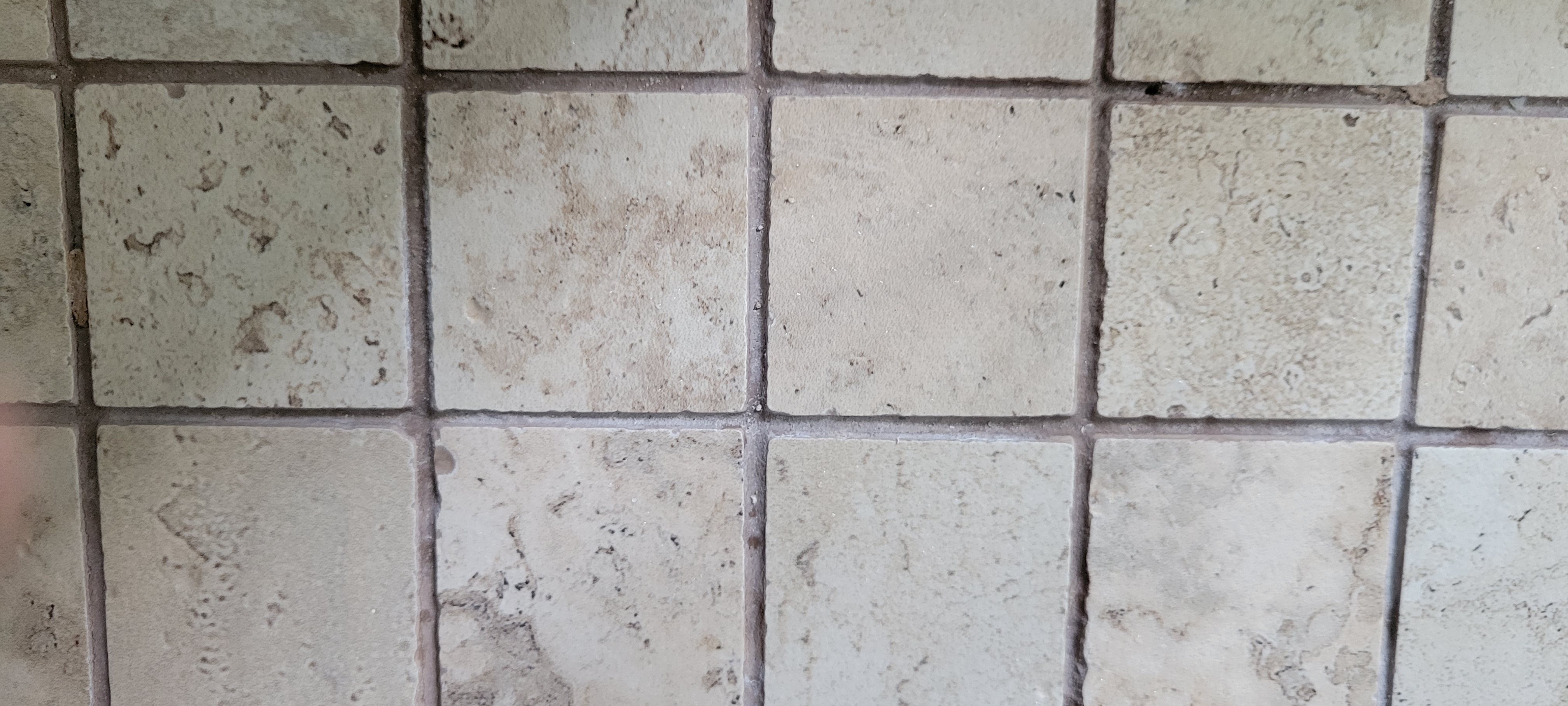 No grout or low grout between each tile