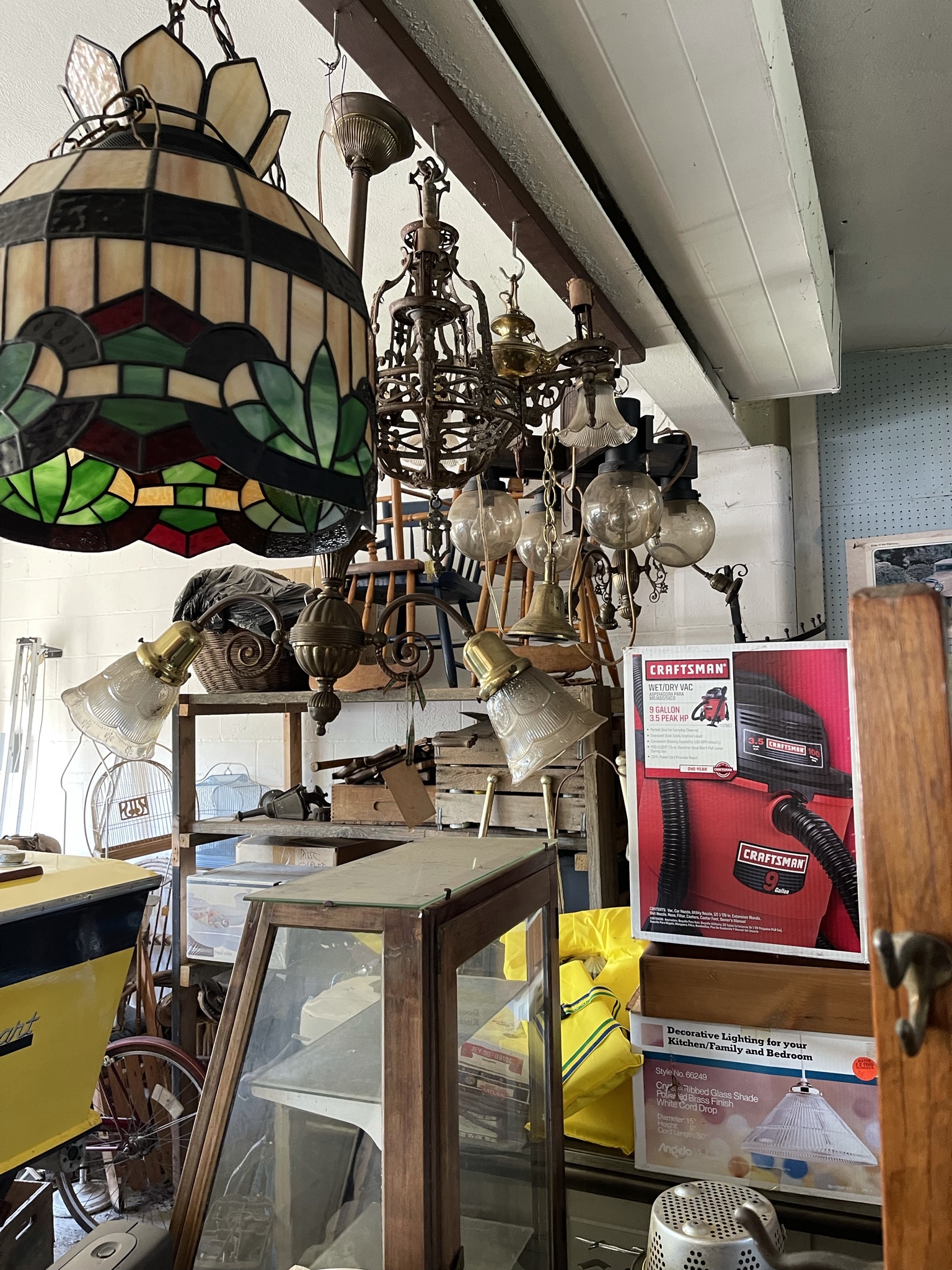 Lamps and chandeleirs