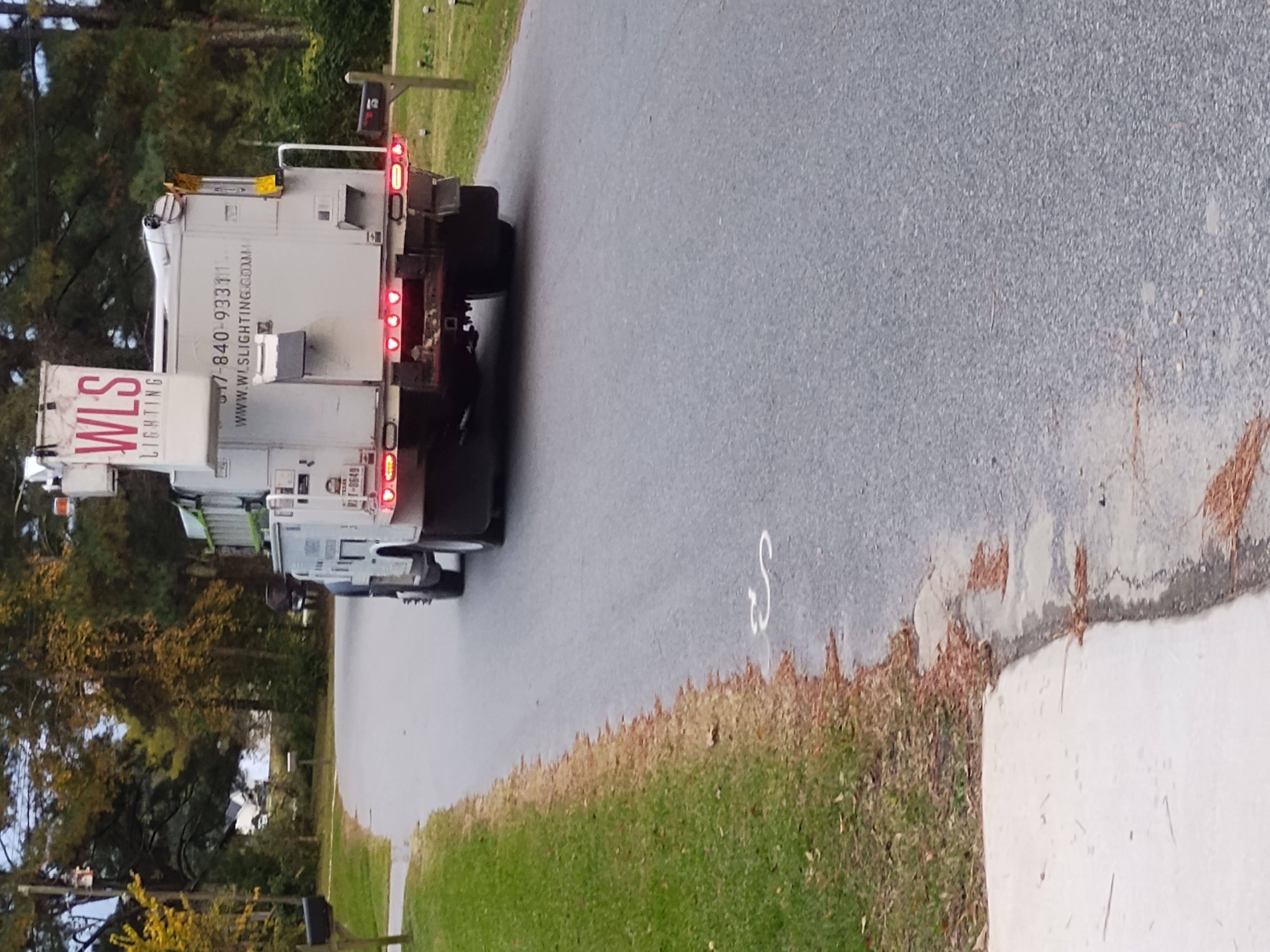 WLS Lighting truck driver leave off Roosevelt Rd 